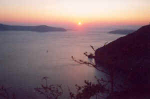 SantoriniSunset2.jpg (46896 bytes)